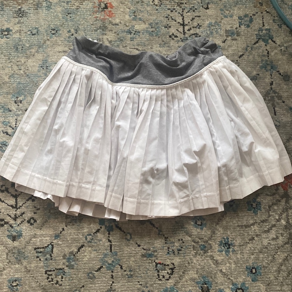 Pleat to the street skirt